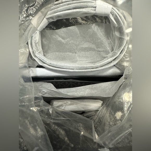 NEW Michael Kors Trisha M Signature Logo Canvas Crossbody Bag - Picture 7 of 7